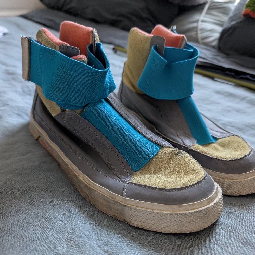 High-top Royal Elastics Velcro shoes